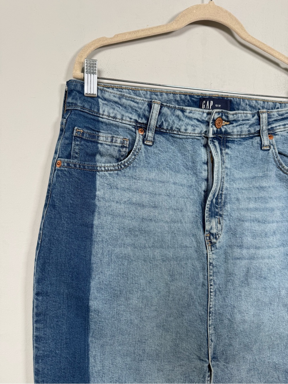 Gap Women's Two-Tone Denim Slit Hem Pencil Skirt, Size 12, Great Condition - Picture 2 of 7